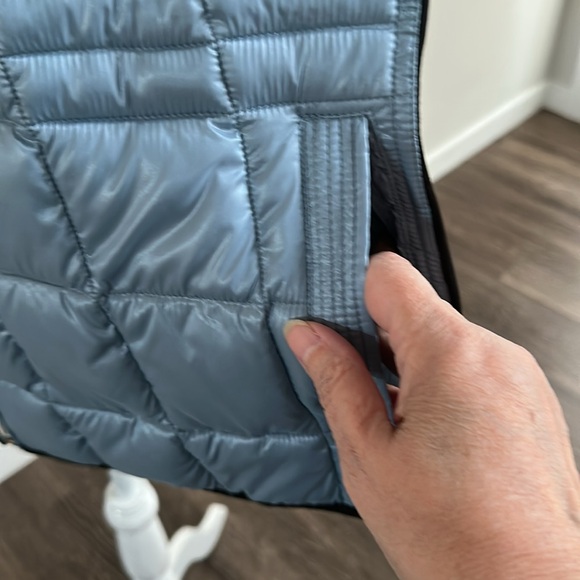 Calvin Klein Winter / Fall Vest. Sleeveless Expandale Sides, Pockets - Picture 7 of 8